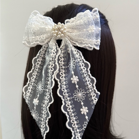 Elegant White Lace Hair Bow Clip ,Handmade and NWOT - Picture 7 of 9